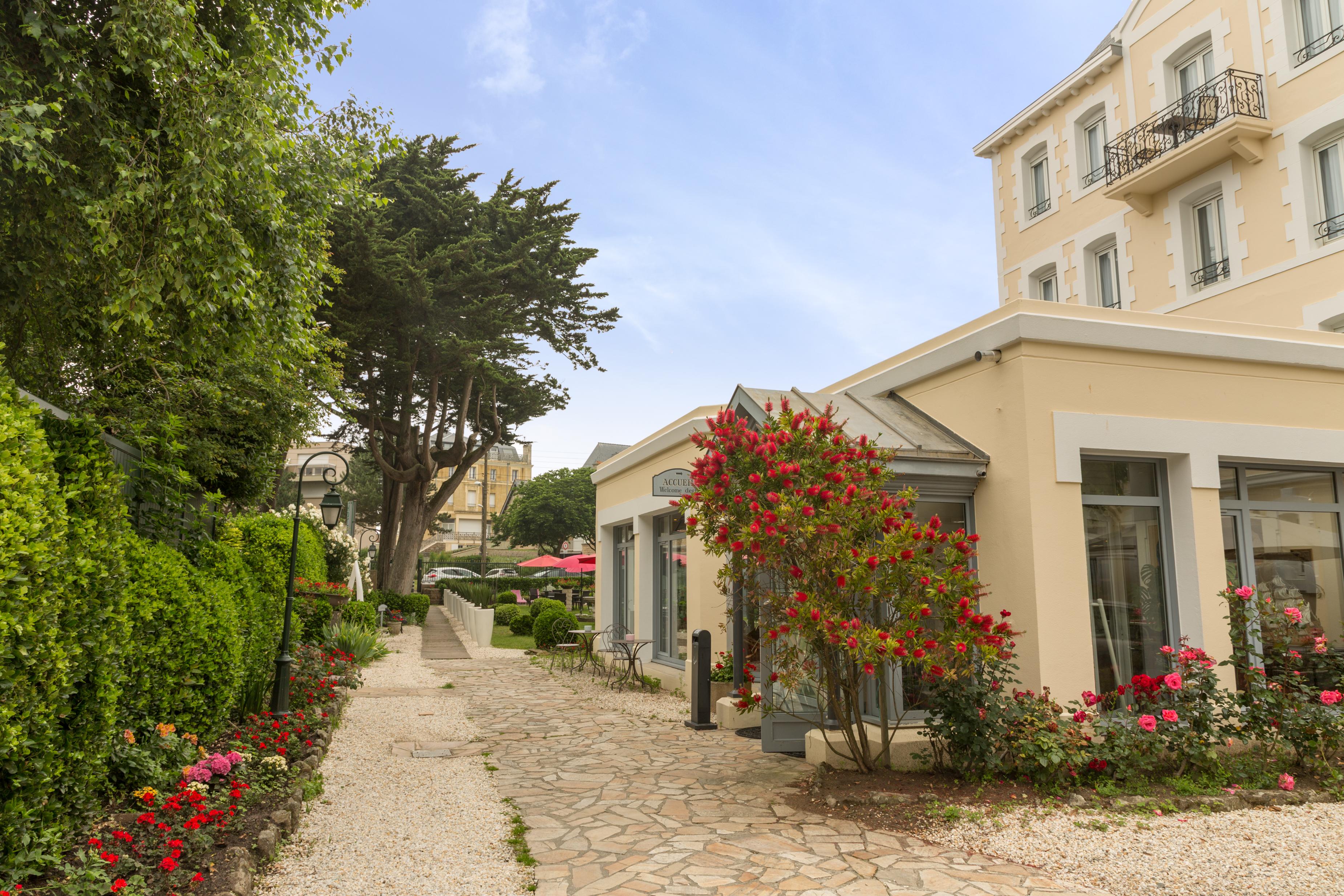 Grand Hotel De Courtoisville - Piscine & Spa, The Originals Relais Saint-Malo Exterior foto