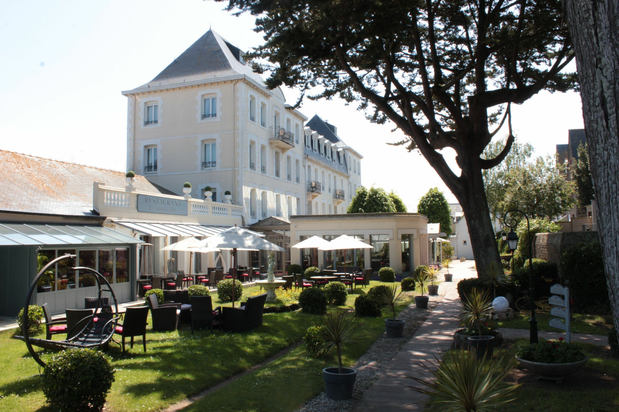 Grand Hotel De Courtoisville - Piscine & Spa, The Originals Relais Saint-Malo Exterior foto