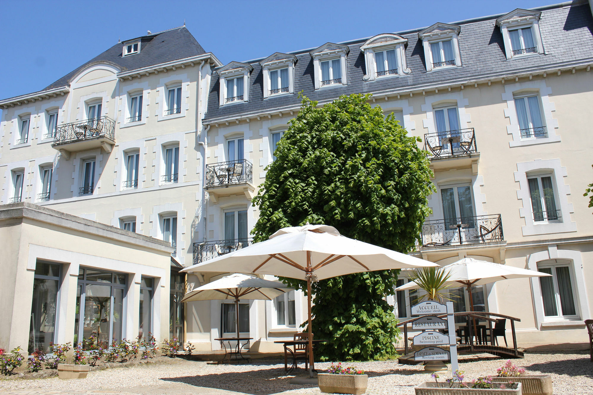 Grand Hotel De Courtoisville - Piscine & Spa, The Originals Relais Saint-Malo Exterior foto