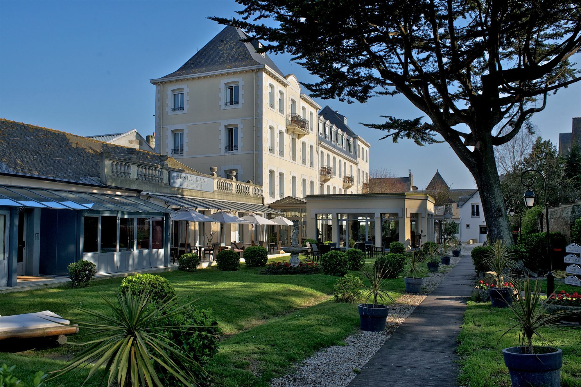 Grand Hotel De Courtoisville - Piscine & Spa, The Originals Relais Saint-Malo Exterior foto